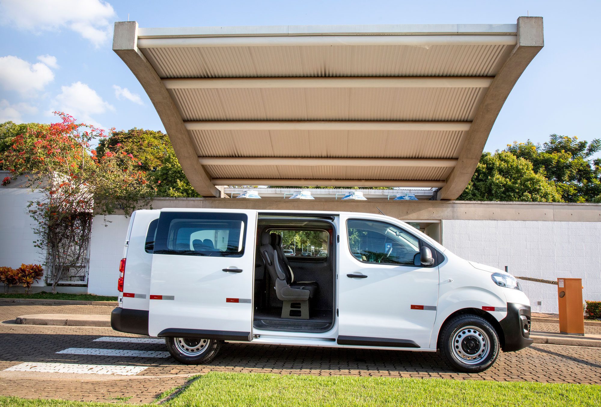 Scudo Rally Fiat Scudo chega em 3 versões: Preços e Detalhes - Motores e ação