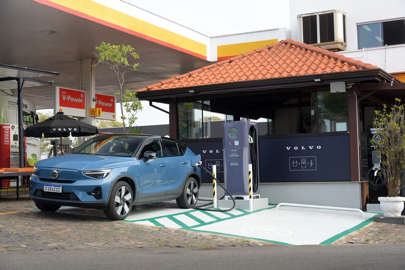 Carregadores ultrarrápidos para carros elétricos chegam a mais sete estados