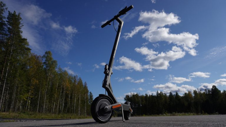 Xiaomi Electric Scooter 4 Ultra é a melhor trotinete elétrica da marca