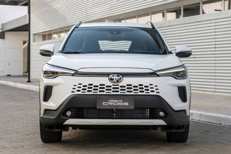 Toyota Corolla Cross 2026 com 10 anos de garantia