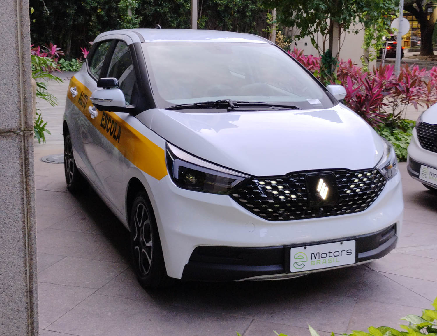 Primeiro Carro Elétrico com Câmbio Manual para Auto-escolas é lançado no Brasil