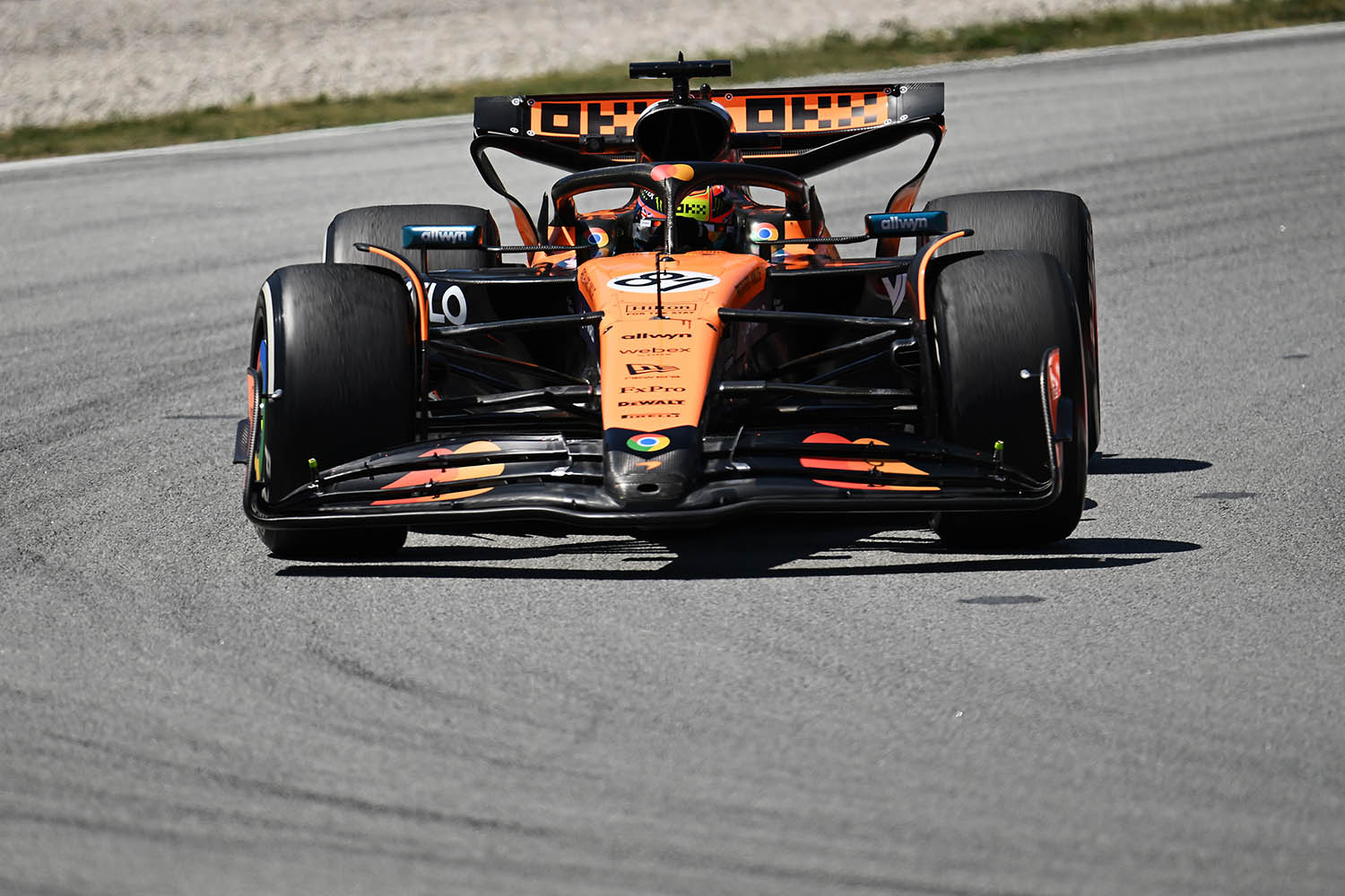 GP da Espanha 2025: McLaren Conquista a Primeira Fila e Bortoleto se supera