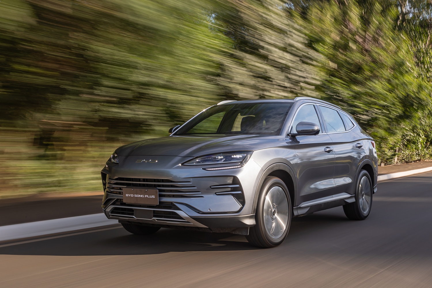 BYD Song Plus 2025: R$ 300 mil por um Híbrido?