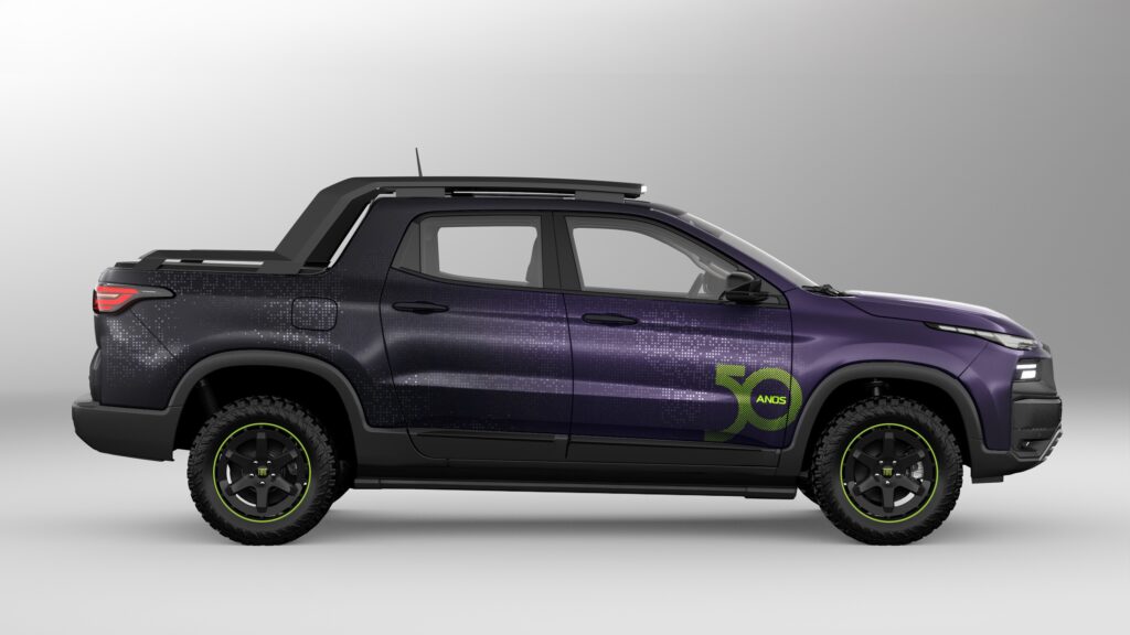 Fiat Toro Lollapalooza 2026 lateral completa degradê badge 50 anos Fiat