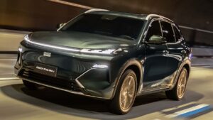 Geely passa de 3 milhões de carros vendidos em nove meses, e 6 em cada 10 são eletrificados