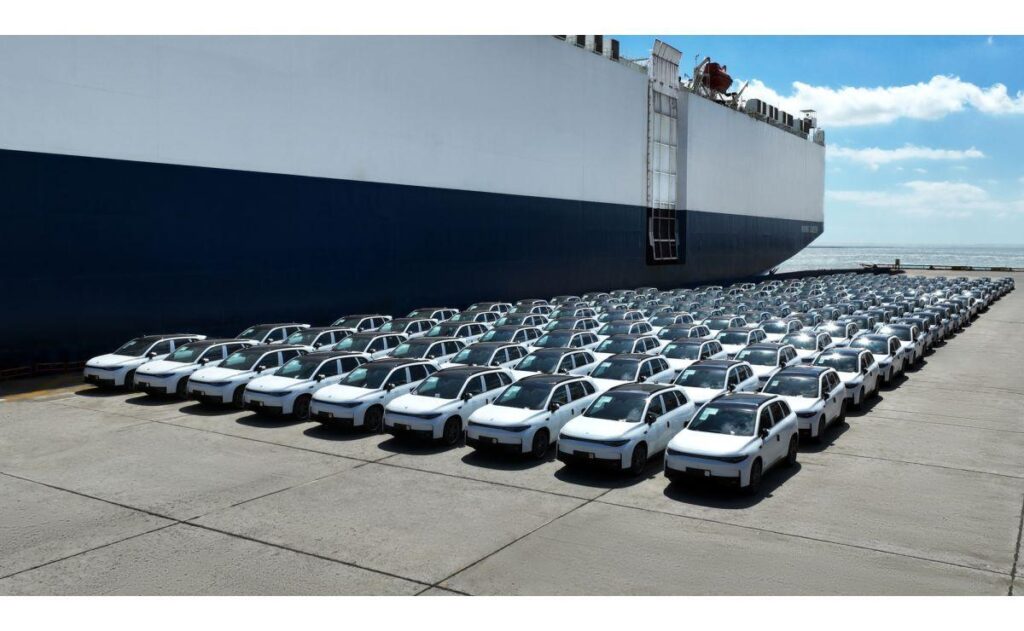 Leapmotor C10 elétrico e ultra-híbrido em movimento — melhor mês de vendas no Brasil em maio de 2026