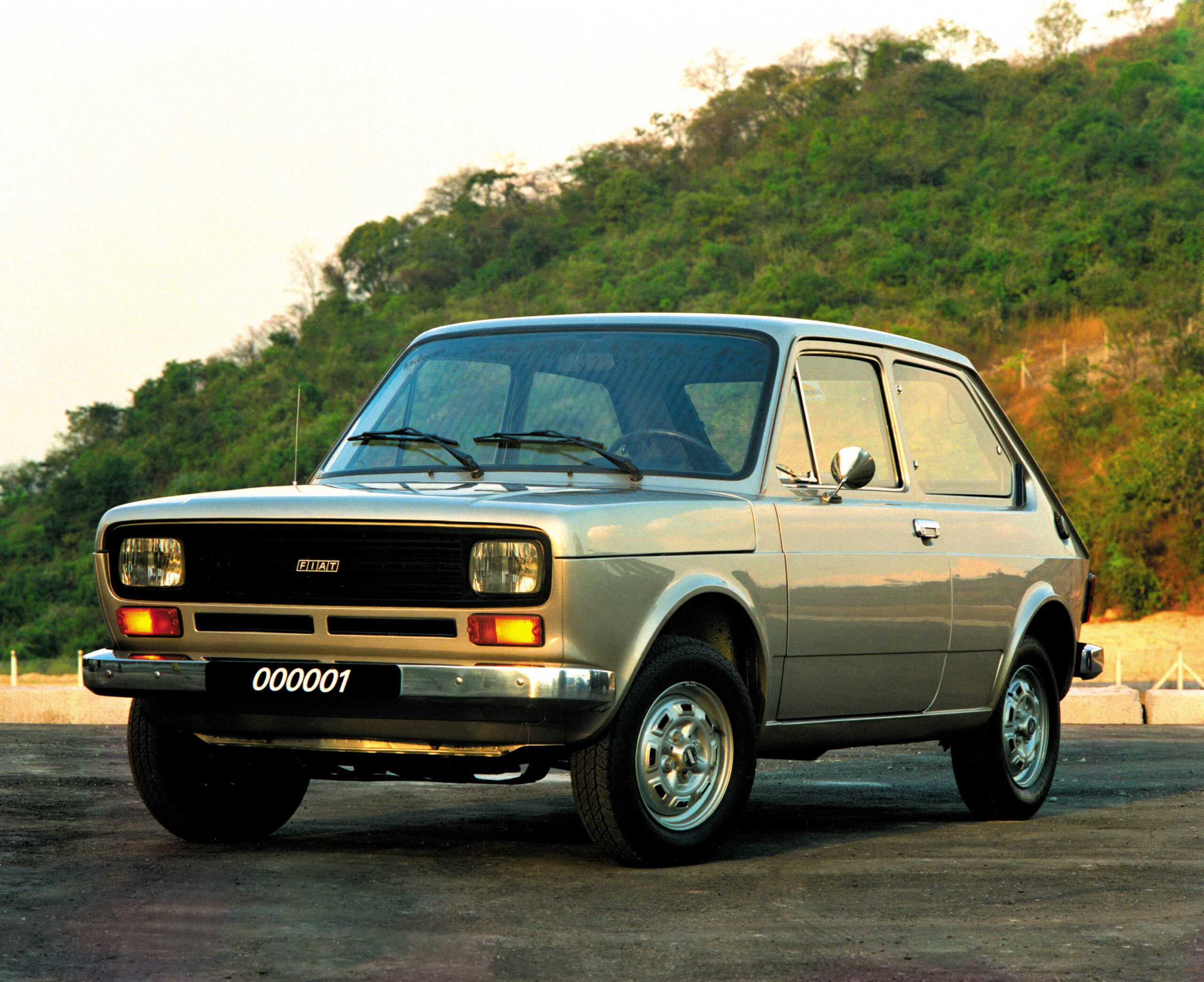 Fiat 147 completa 50 anos: o "Cachacinha"
