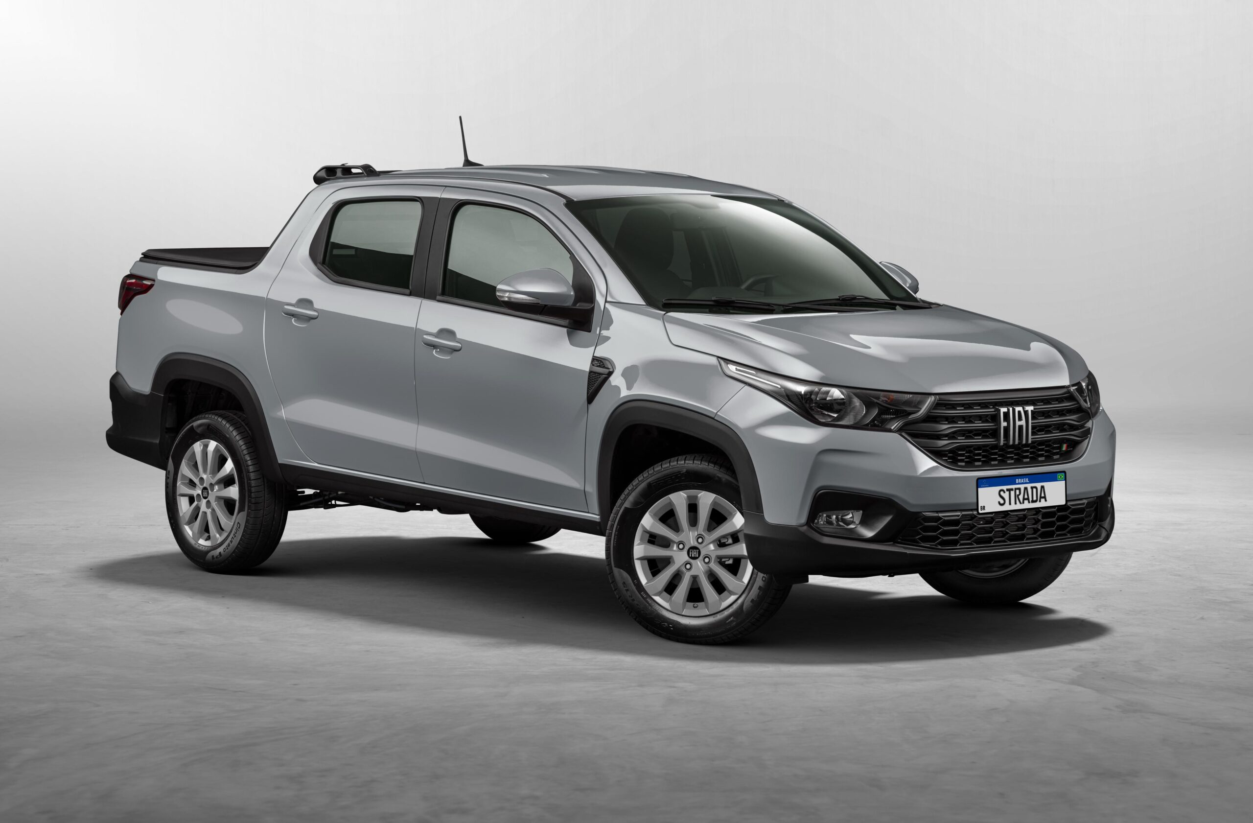 Fiat fecha o semestre líder absoluta