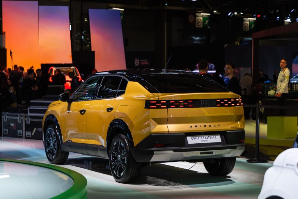 Fiat Grizzly Fastback Hybrid no Salão de Paris 2026