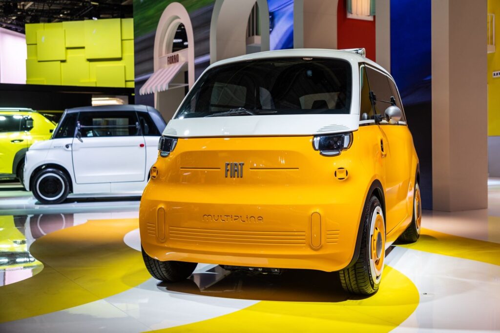 Fiat Topolino amarelo no Salão de Paris 2026