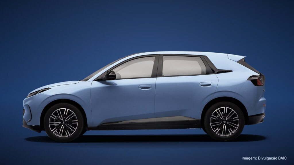 BAIC ARCFOX T1 visto de lado