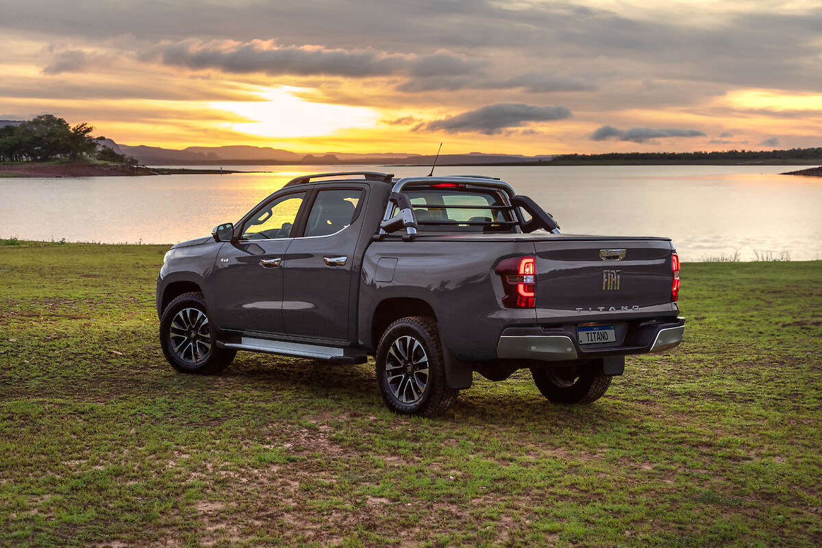 Fiat Titano Ranch - traseira por do sol