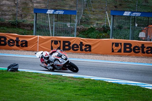 Piloto na pista de Jerez nos FIM Intercontinental Games 2024