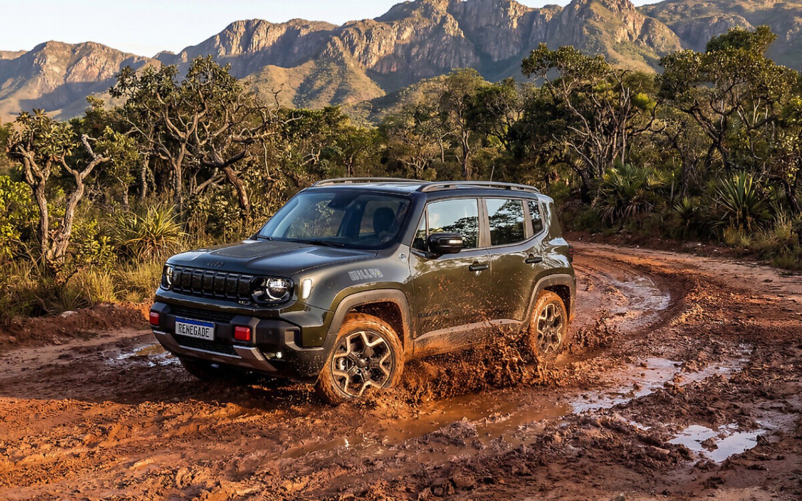 Jeep Renegade Willys 4x4 na lama