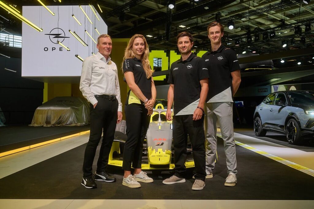 Jörg Schrott, Sophia Flörsch, Mitch Evans e Théo Pourchaire