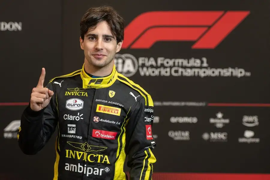 Rafael Câmara, piloto brasileiro da Academia Ferrari, líder da Fórmula 2