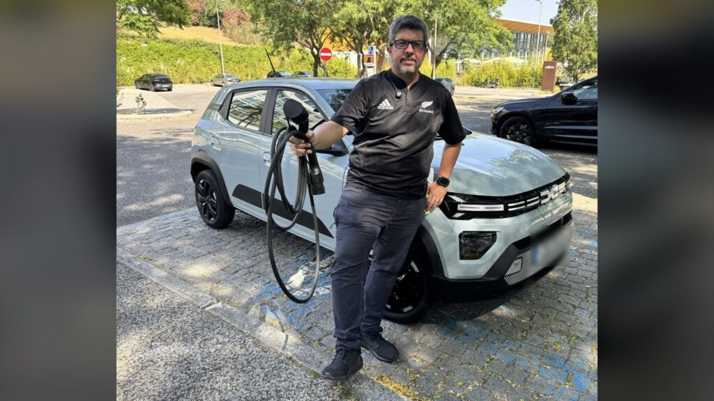 Freire Neto com o Dacia Spring no nosso test drive